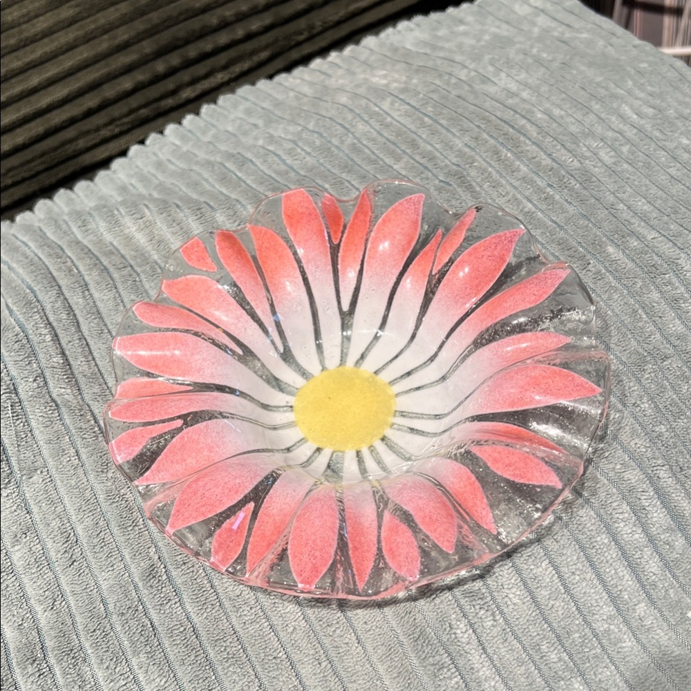 SYDENSTRICKER GLASS. Elegant Pink and Yellow Floral Glass Art Berry Dish